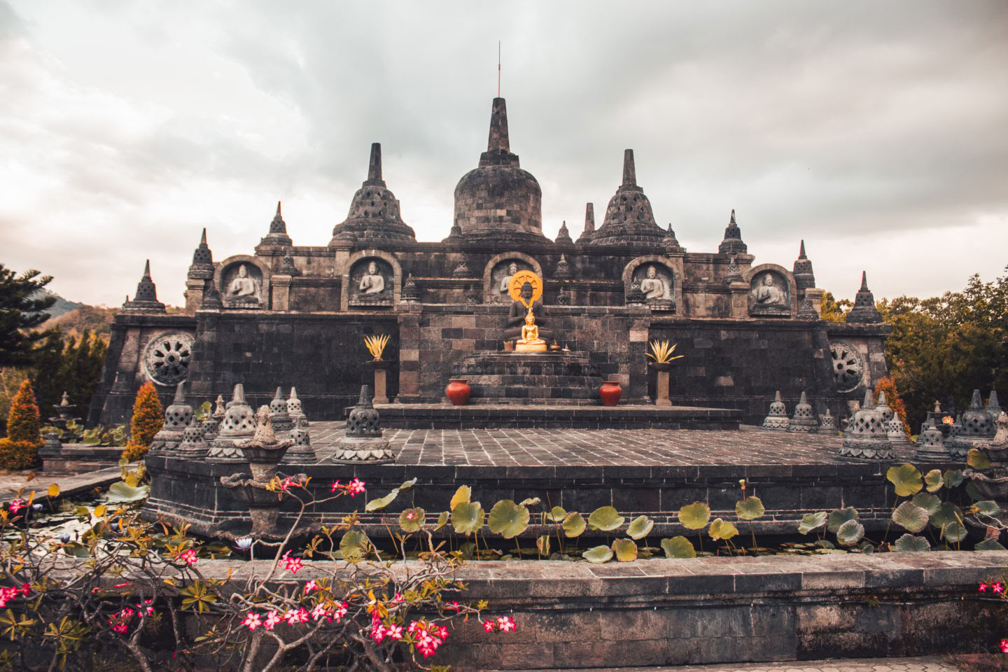Banjar-tur med meditation i tempel