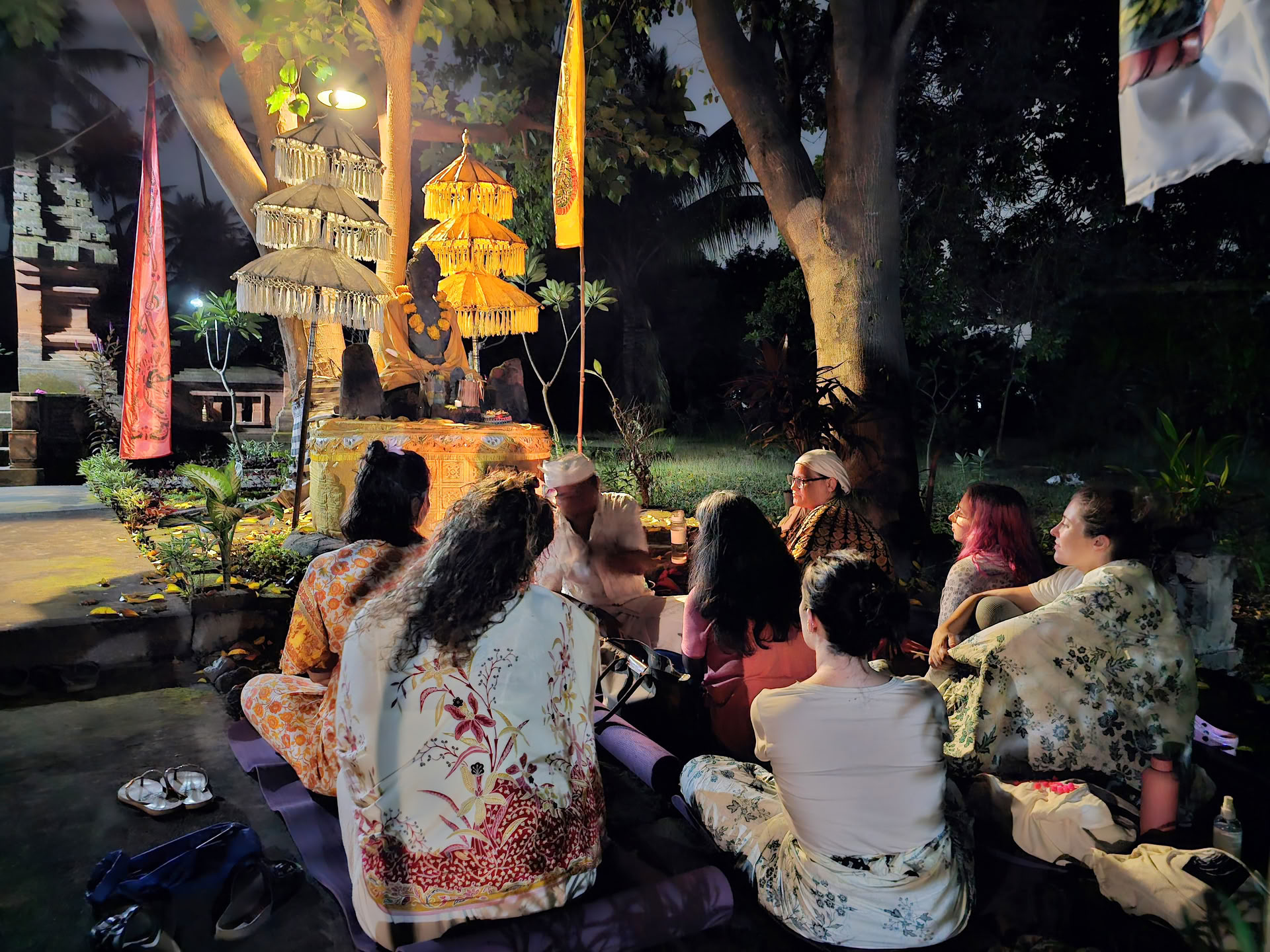Fullmåneceremoni på Candi Buddha