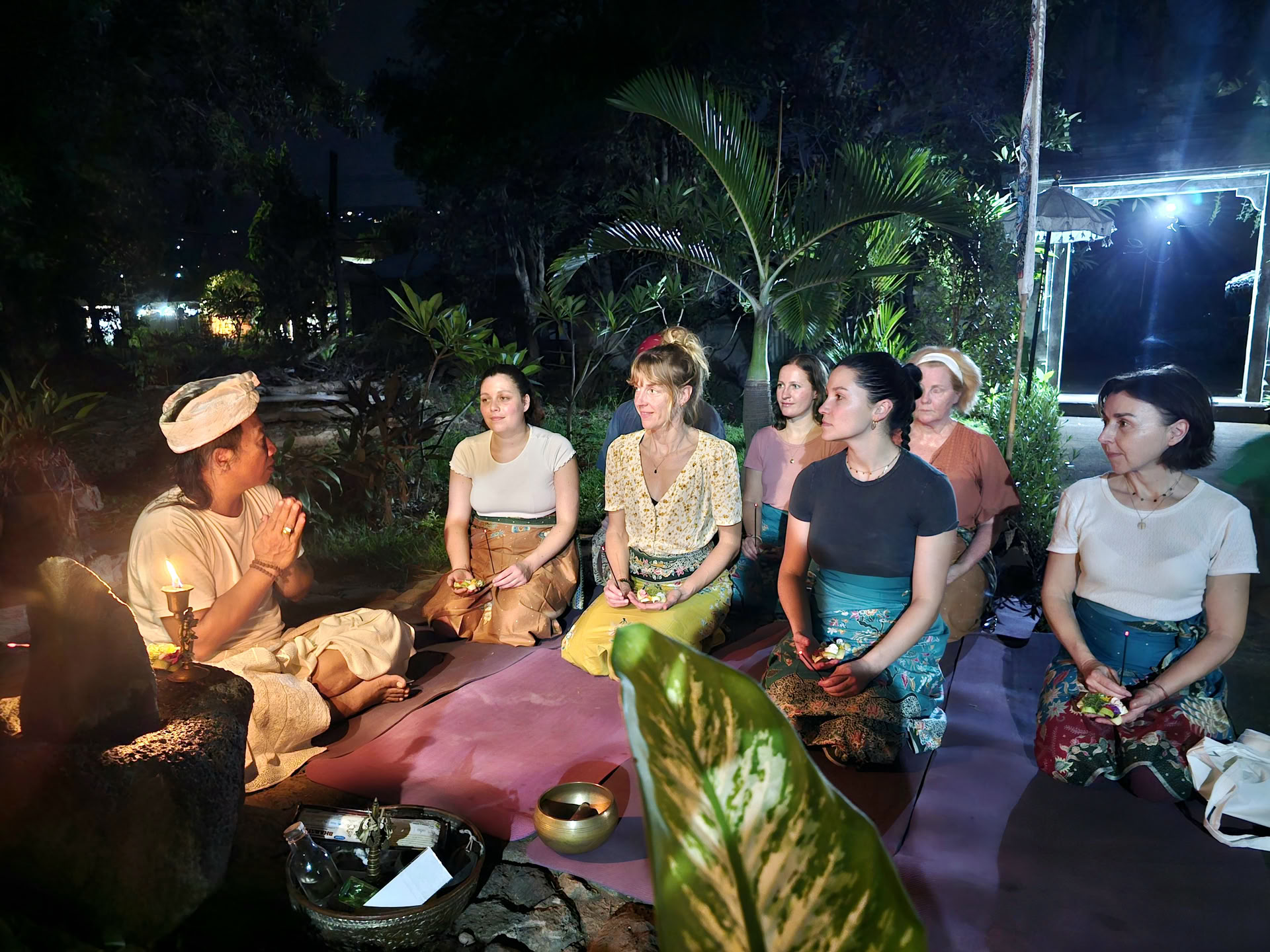Fullmåneceremoni på Candi Buddha