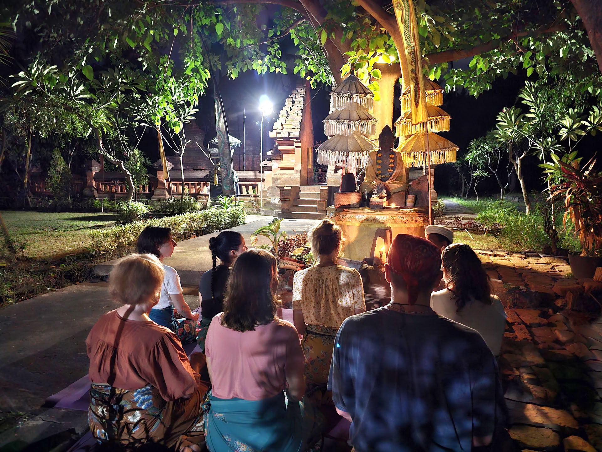 Fullmåneceremoni på Candi Buddha