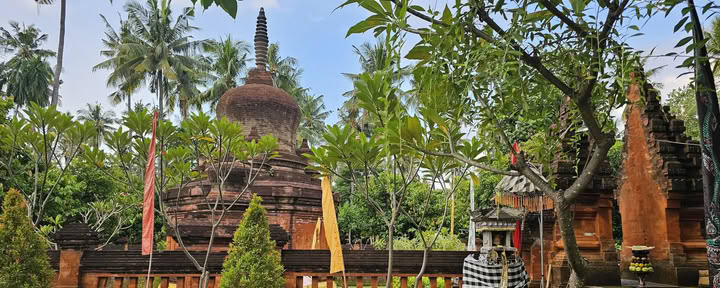 Fullmåneceremoni på Candi Buddha