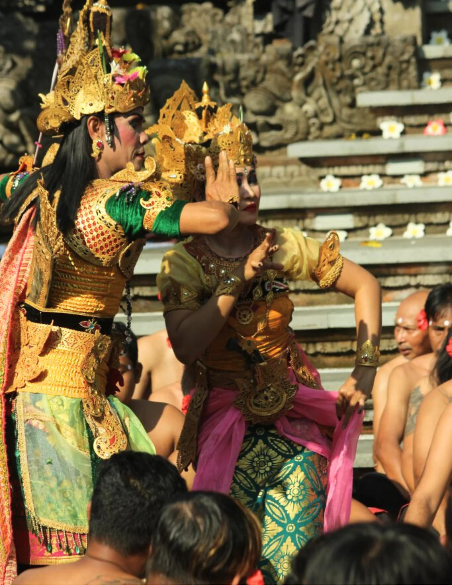 Elddans i templet
