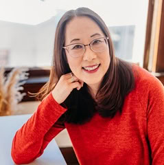 Gemenskapsretreat med Grace Lin och Debbi Michiko Florence: att hylla asiatiska och asiatisk-amerikanska berättelser (maj)