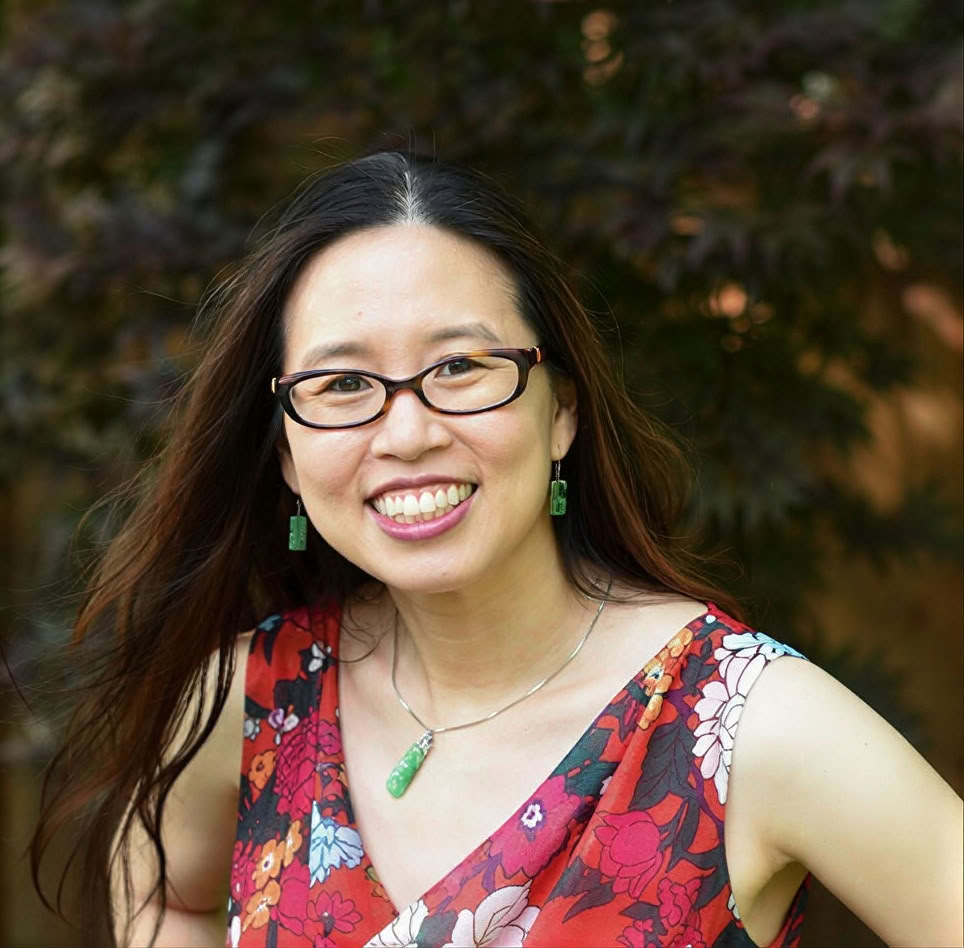 Gemenskapsretreat med Grace Lin och Debbi Michiko Florence: att hylla asiatiska och asiatisk-amerikanska berättelser (maj)