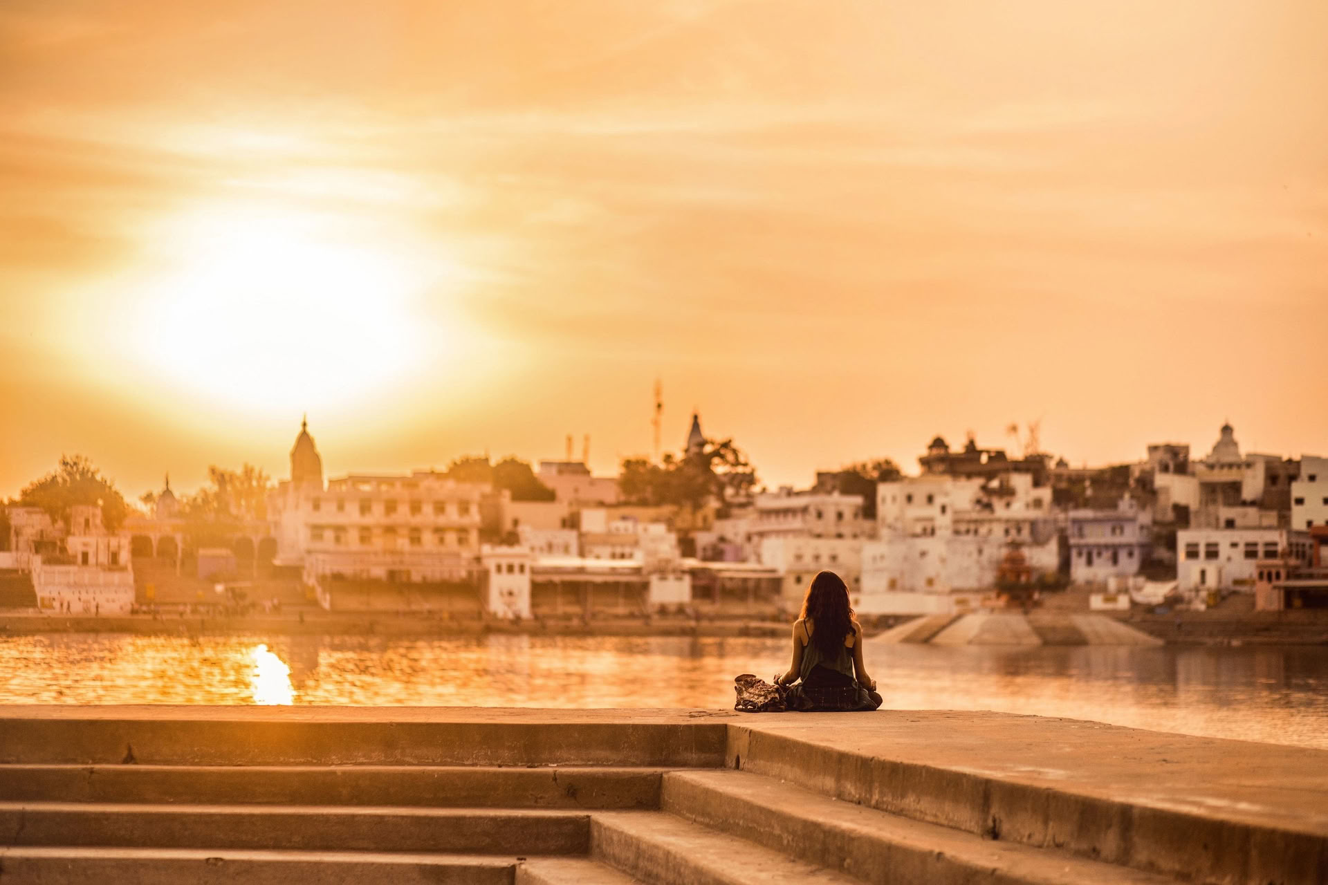 Spirit of the Himalayas"-turné + Holi-festival i Indien