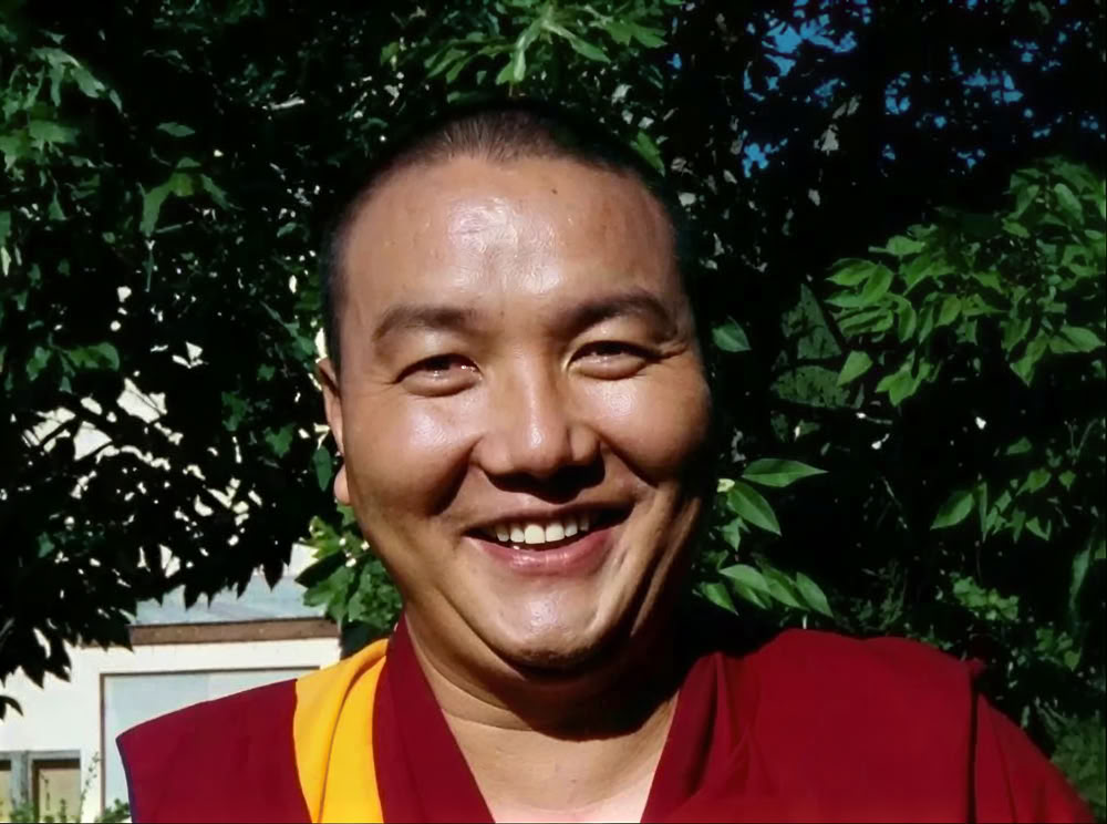 Lama Tashi buddhistisk sång, ljudhealing och läror om lycka