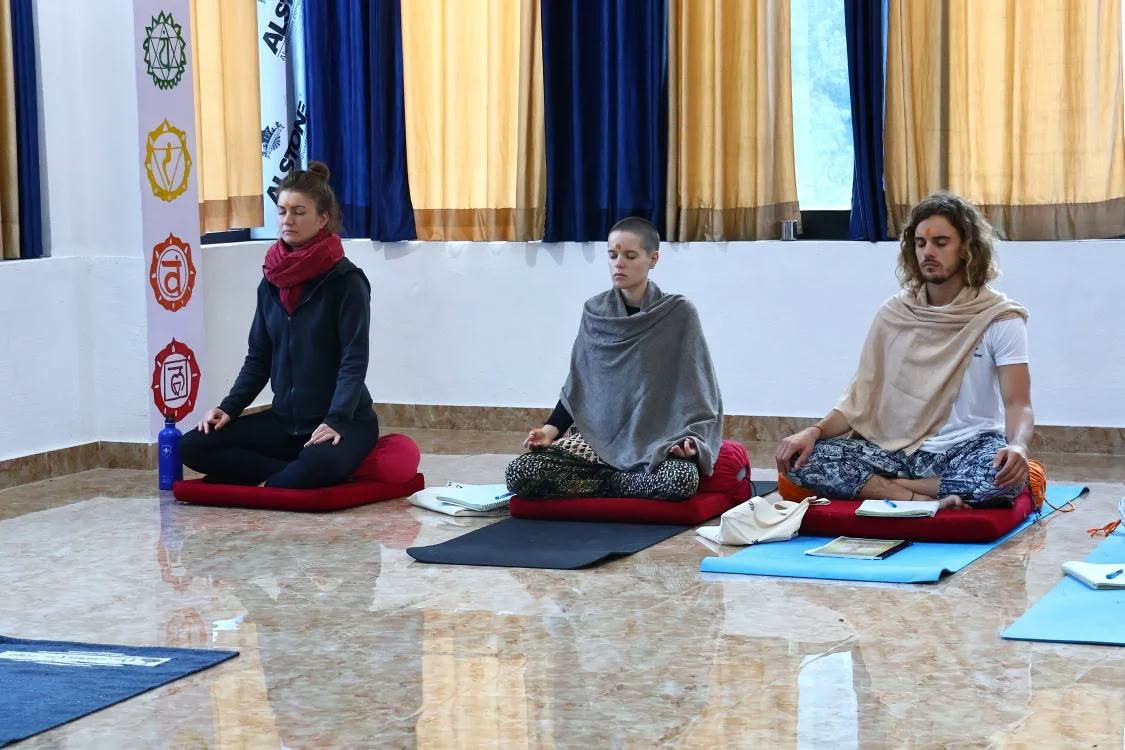 200-timmars ayurveda-yogalärarutbildning i Rishikesh, Indien