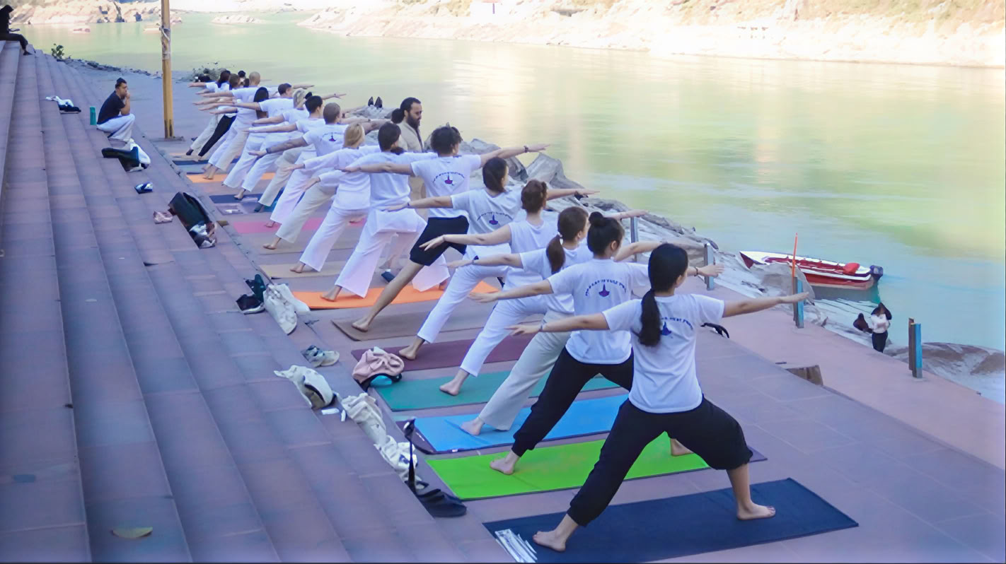 100 timmars yogalärarutbildning i Rishikesh, Indien