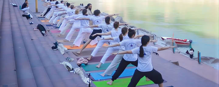 100 timmars yogalärarutbildning i Rishikesh, Indien