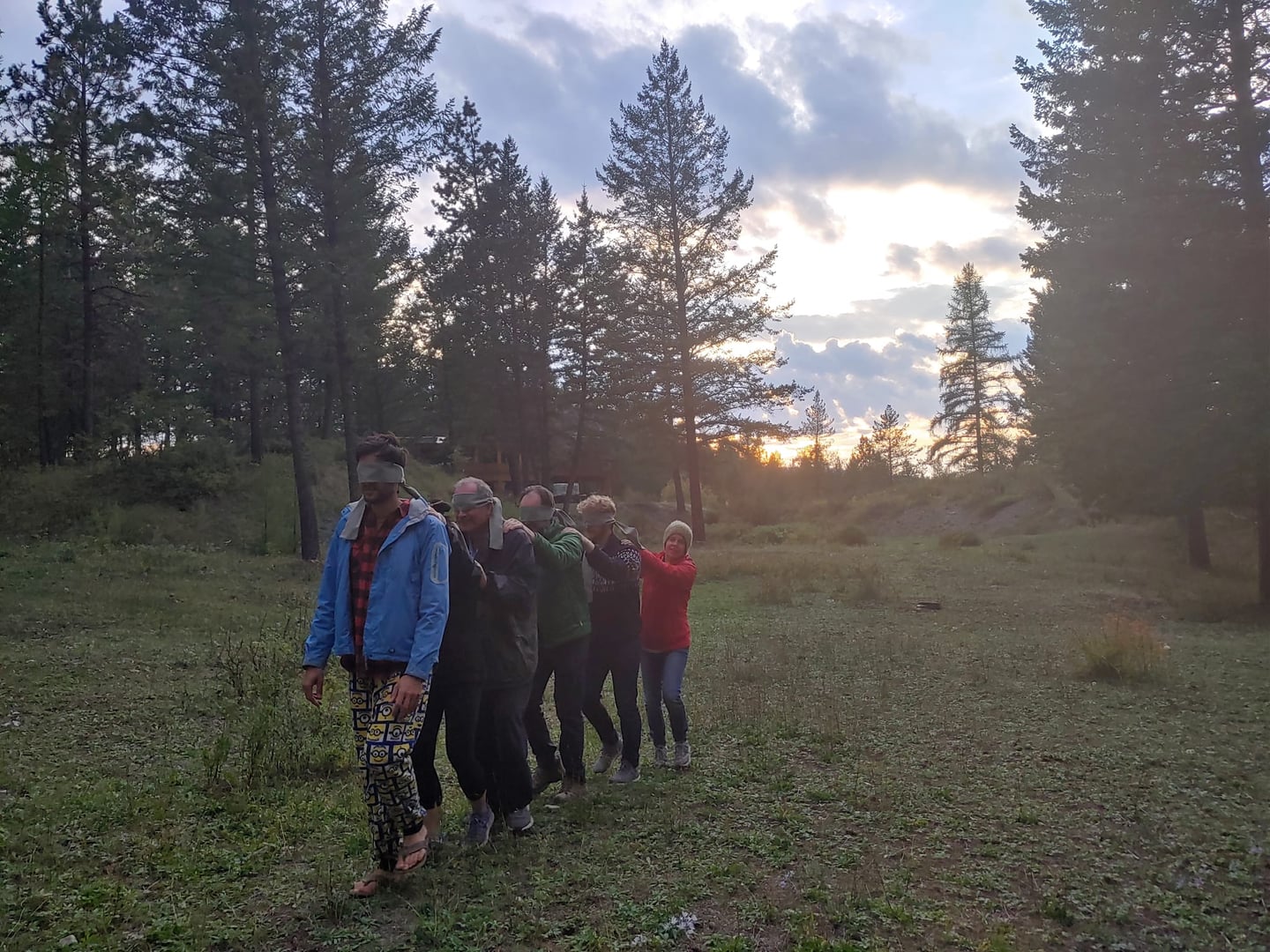 Tre månaders intensivt karma yoga-program – huvudintag
