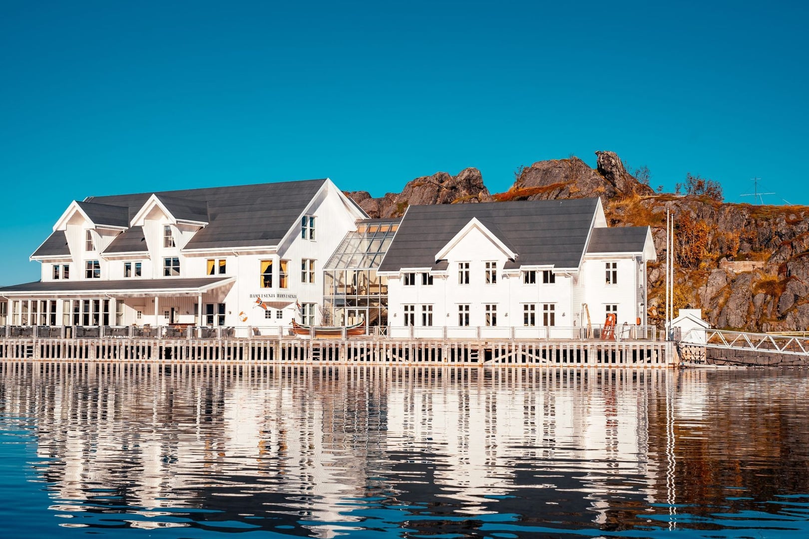 Yoga och simning i naturen