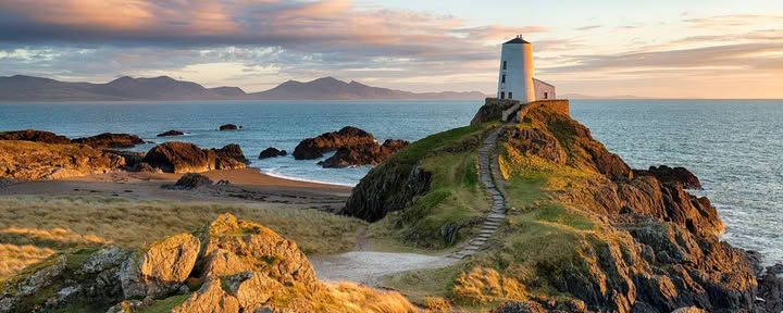 Yoga och simning i vilt vatten på Anglesey, 14–17 augusti