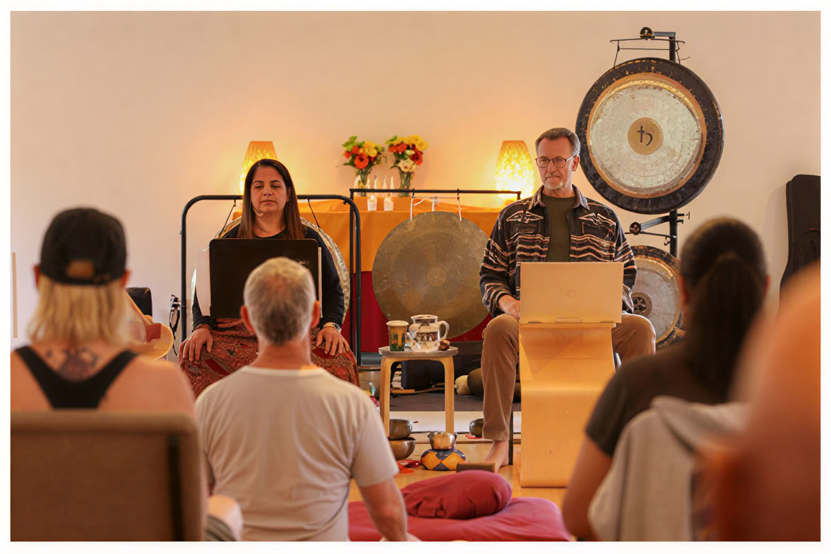 Sakta ner, öppna dig, hör hemma: meditationsretreat med insikt och kärleksfull vänlighet