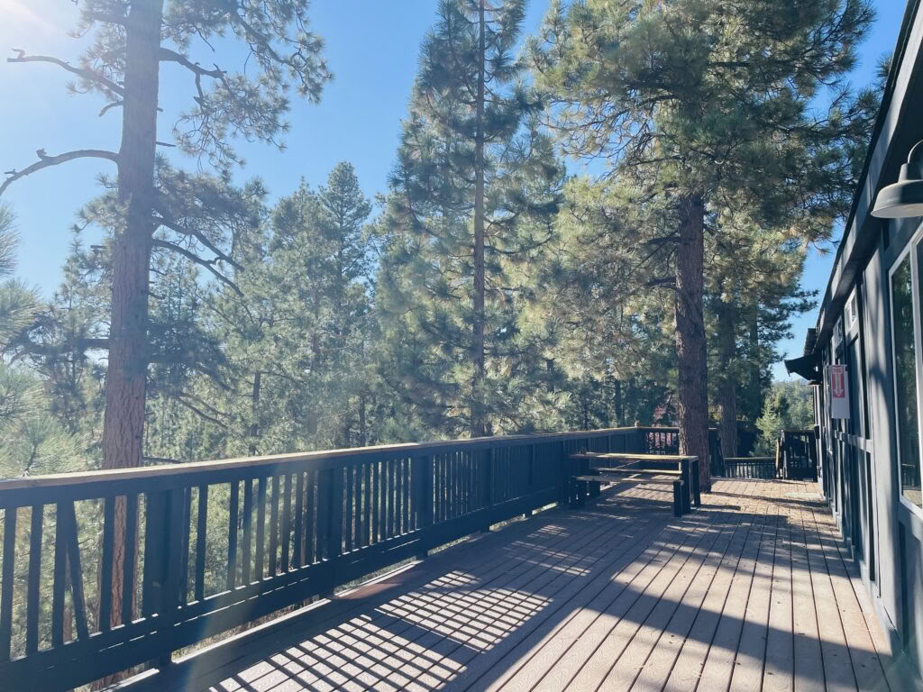 Sakta ner, öppna dig, hör hemma: meditationsretreat med insikt och kärleksfull vänlighet