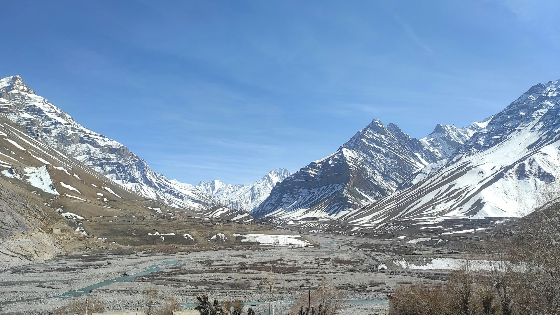 Från fruktträdgårdar till alpina dalar: en himalayisk resa till Thanedar och Sangla