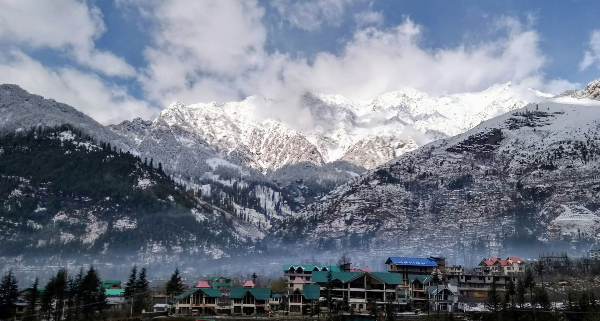 Skogsstigar till gömda byar: Himalayaretreat i Sojha, Tirthan och Sonaugi