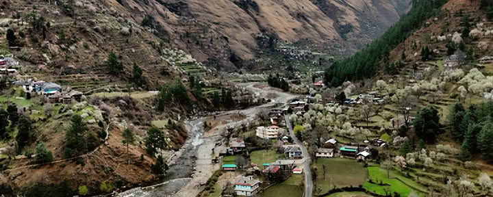 Skogsstigar till gömda byar: Himalayaretreat i Sojha, Tirthan och Sonaugi