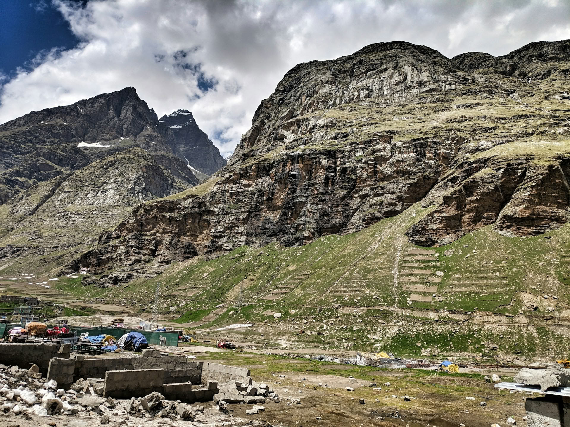 Från floder till höga pass: Himalayavandring genom Bandrol, Jispa och Sonaugi