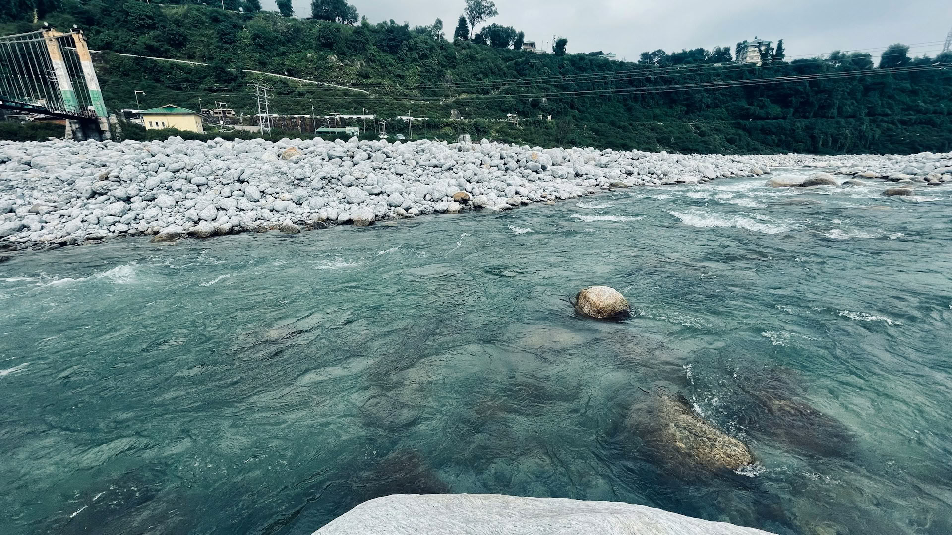 Kloster, teestigar och utsikter mot himlen: en tillflyktsresa till Dharamshala, Palampur och Bir