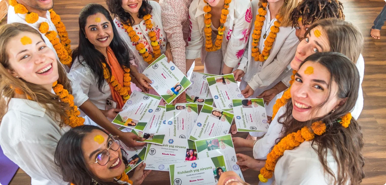 100-timmars yogalärarutbildning i Rishikesh