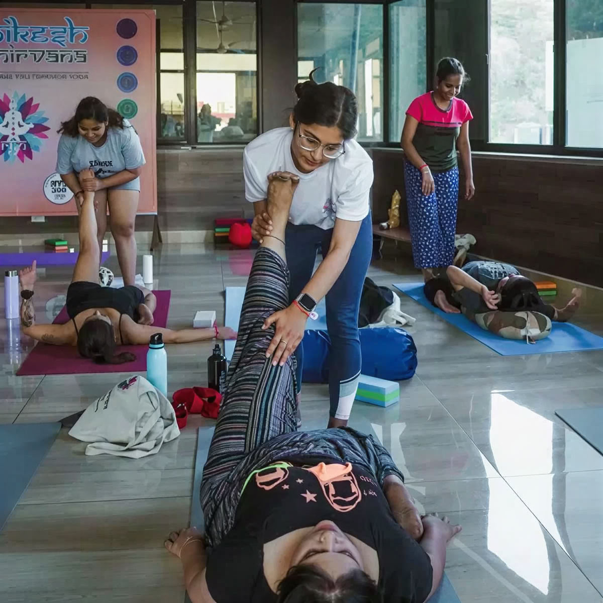 300-timmars yogalärarutbildning i Rishikesh – 1 maj – 27 maj 2026
