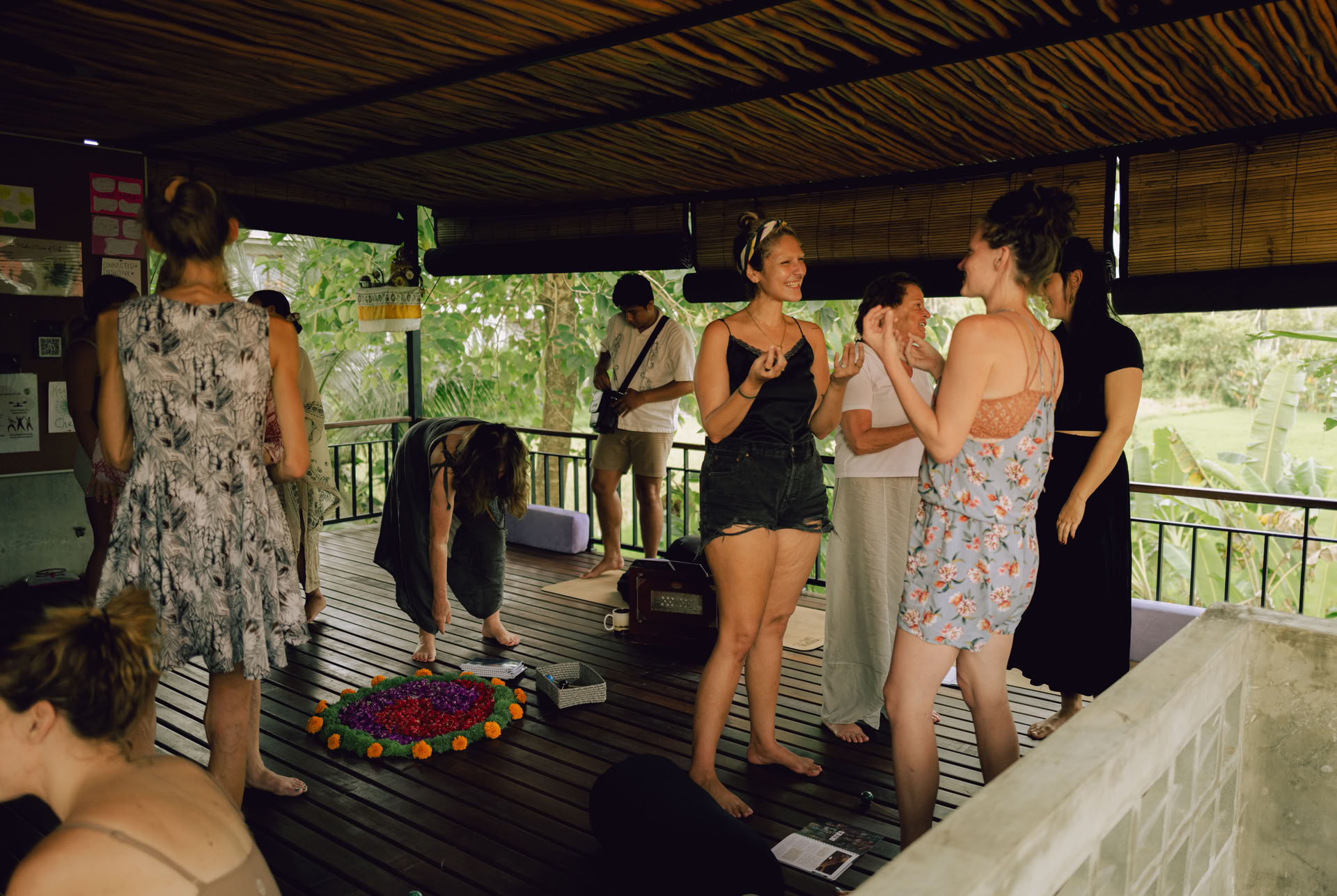 Den nyktra Bhakti Bali-retreaten: Kirtan- och helig cirkel-facilitatorutbildning