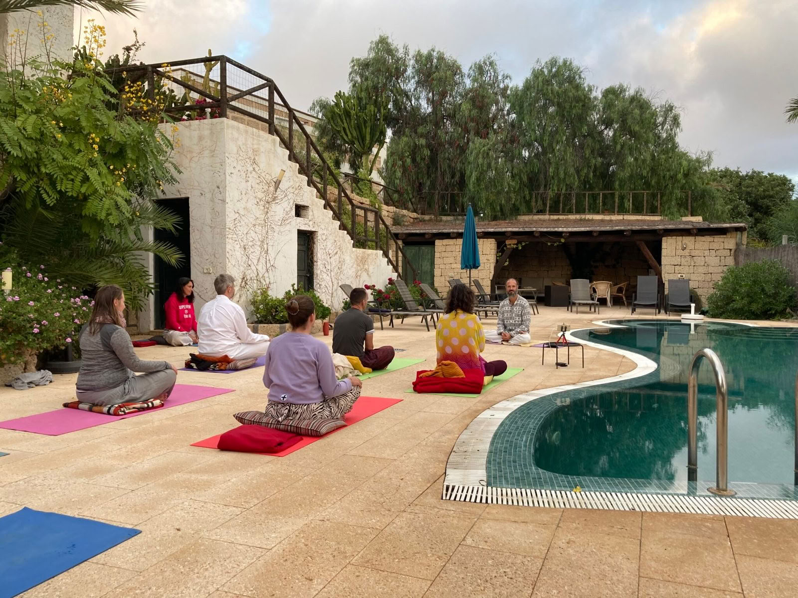 8 dagar av yoga och mindfulness för att komma i kontakt med din inre sanning (Village Charm)