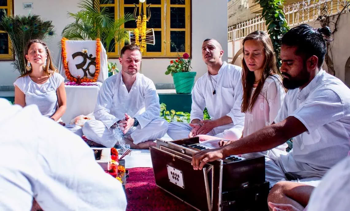 300 timmars Bhaktiyogalärarutbildning i Rishikesh, Indien