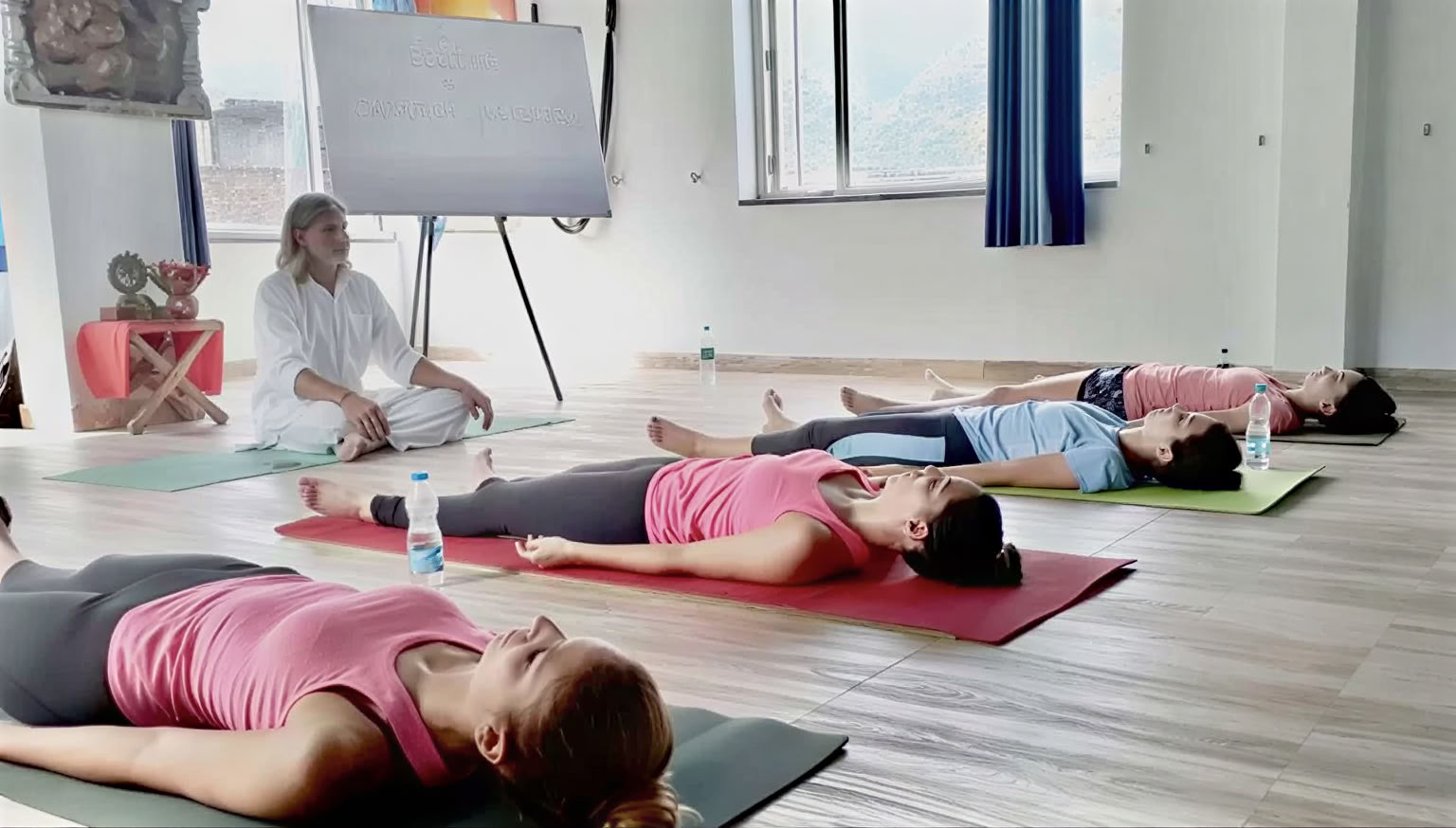 Yoga-terapiträningsretreat i Rishikesh – 21 dagar
