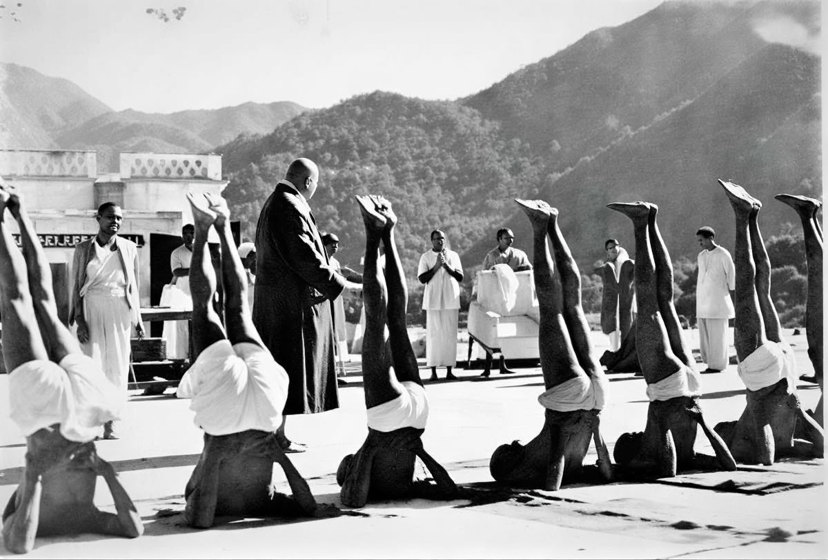Yoga-terapiträningsretreat i Rishikesh – 21 dagar