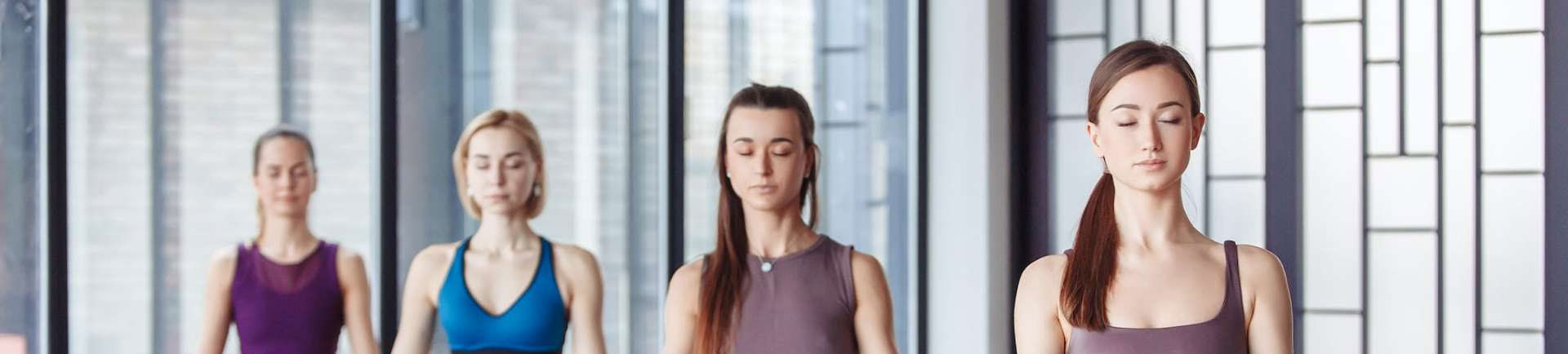 Yoga terapi för bäcken- och bålstyrka