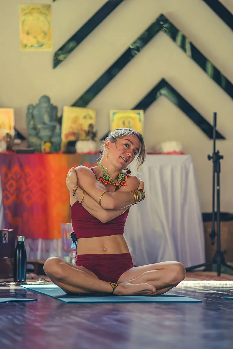 100 tim Vaidika Dharma