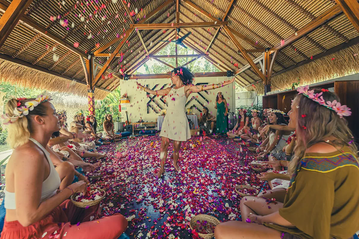 Lucidflow 100 timmar av 300 timmar YTT – yogalärarutbildning på Bali