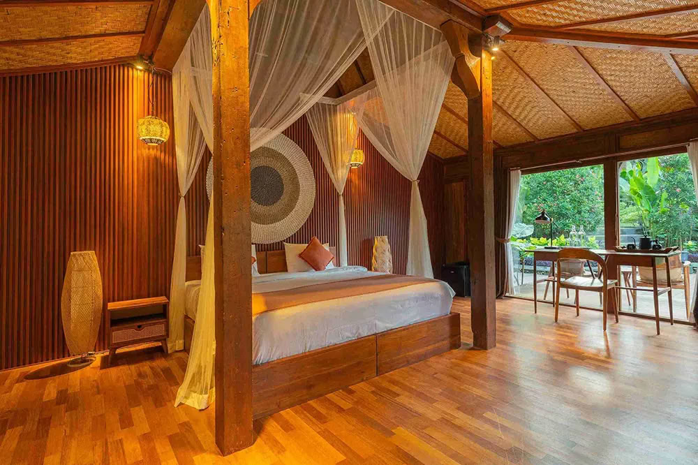 Lucidflow 100 timmar av 300 timmar YTT – yogalärarutbildning på Bali