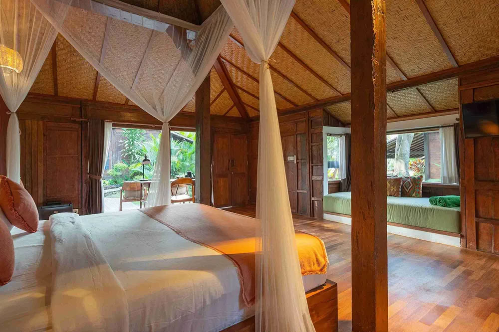 Lucidflow 100 timmar av 300 timmar YTT – yogalärarutbildning på Bali