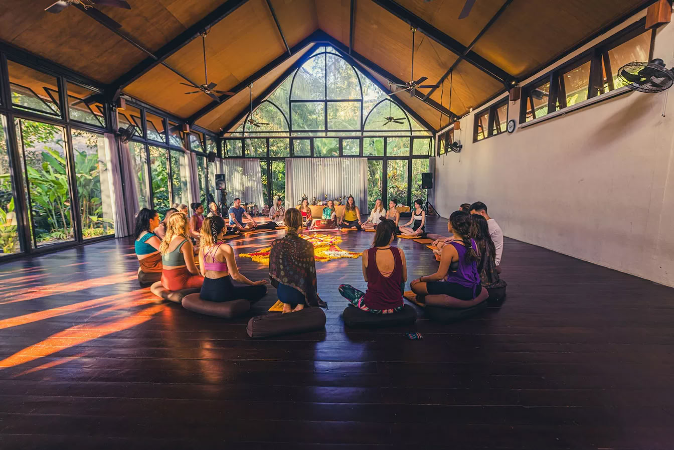 Lucidflow 100 timmar av 300 timmar YTT – yogalärarutbildning på Bali