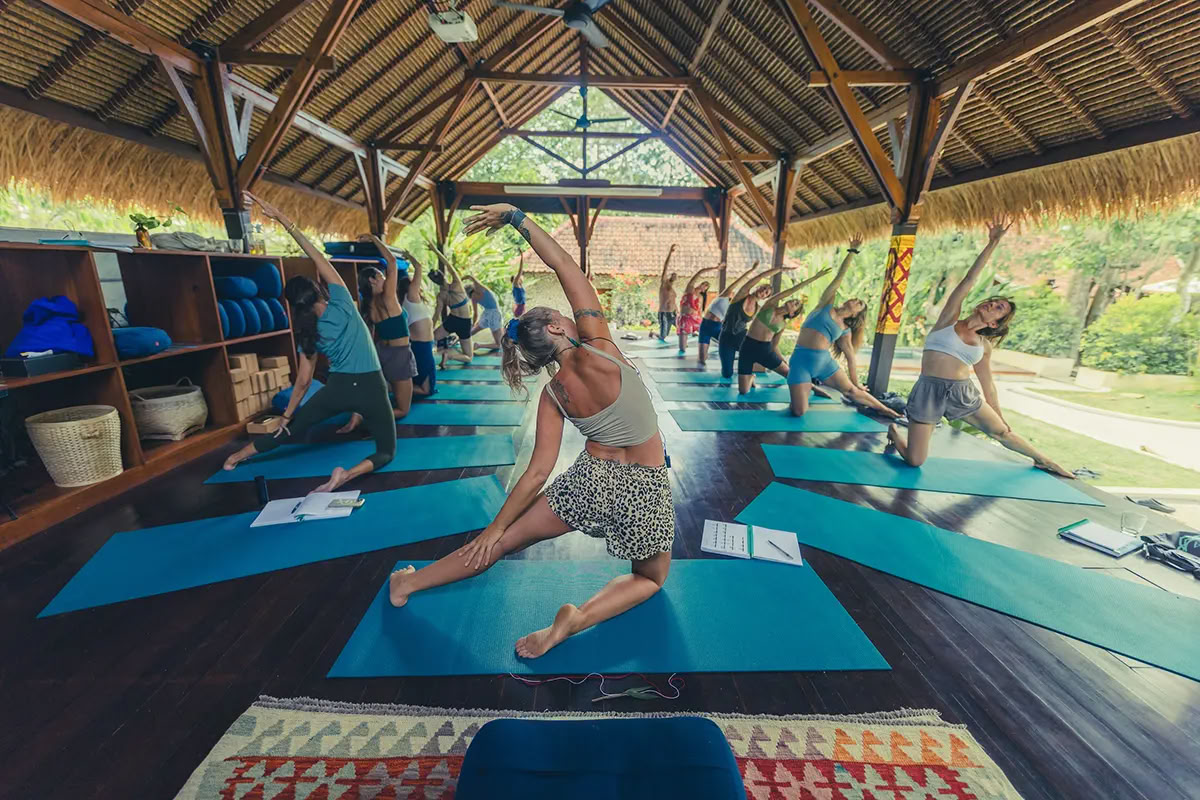 Lucidflow 100 timmar av 300 timmar YTT – yogalärarutbildning på Bali