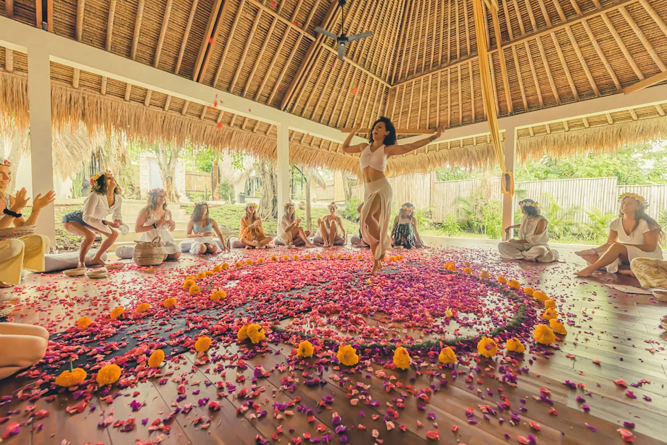 Lucidflow 100 timmar av 300 timmar YTT – yogalärarutbildning på Bali
