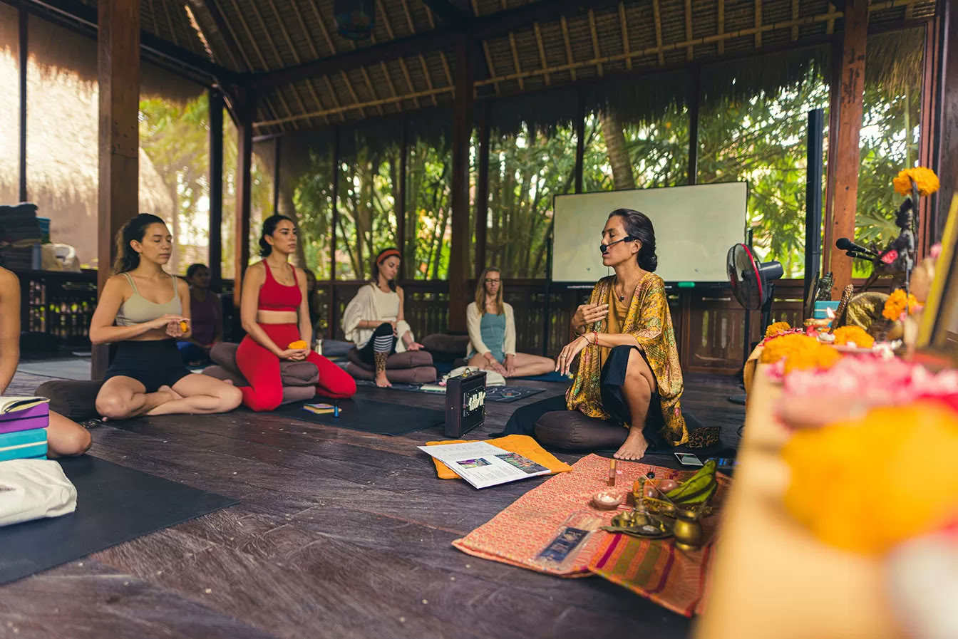 Lucidflow 100 timmar av 300 timmar YTT – yogalärarutbildning på Bali