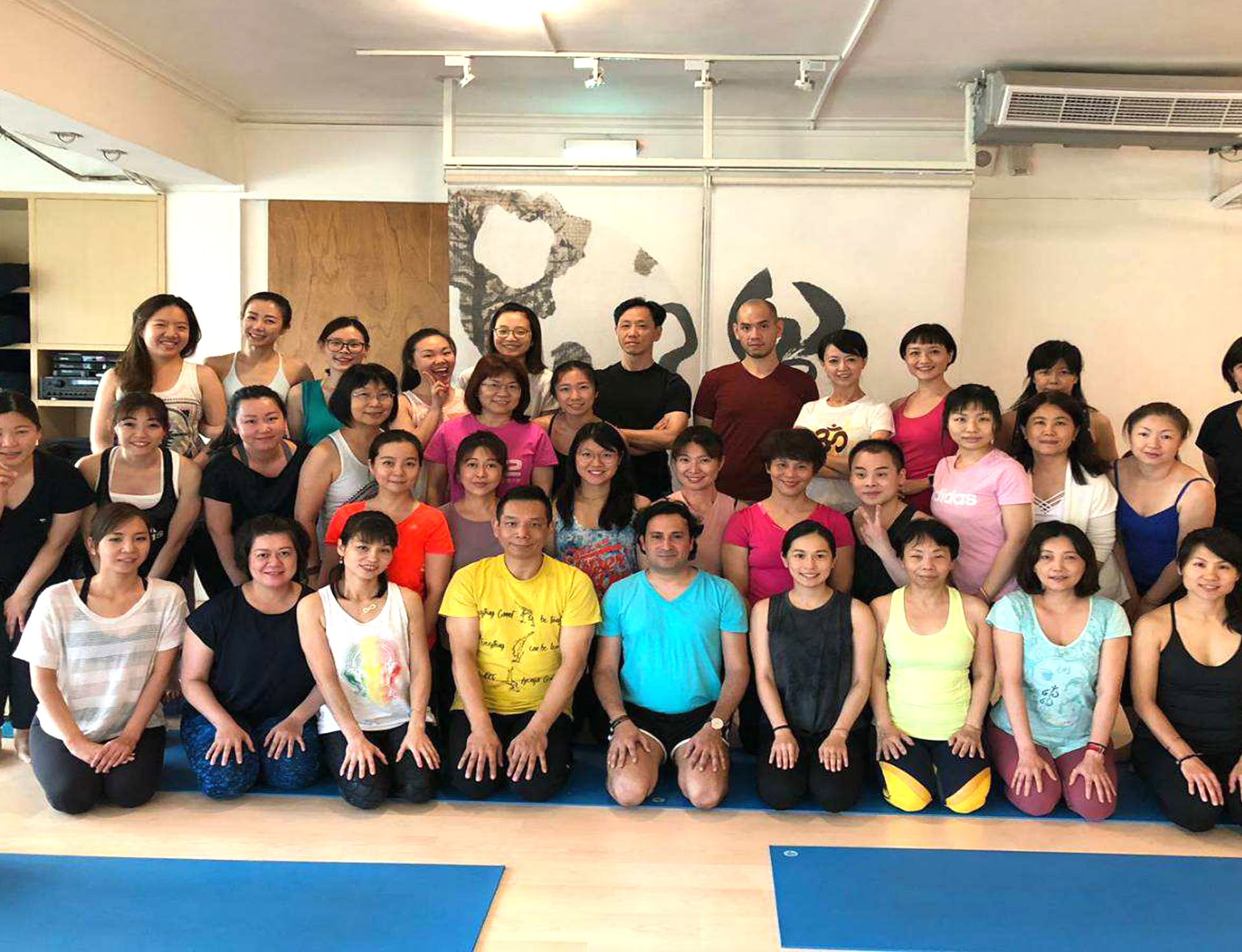 Yoga-retreatkurs av Om Yoga Rishikesh