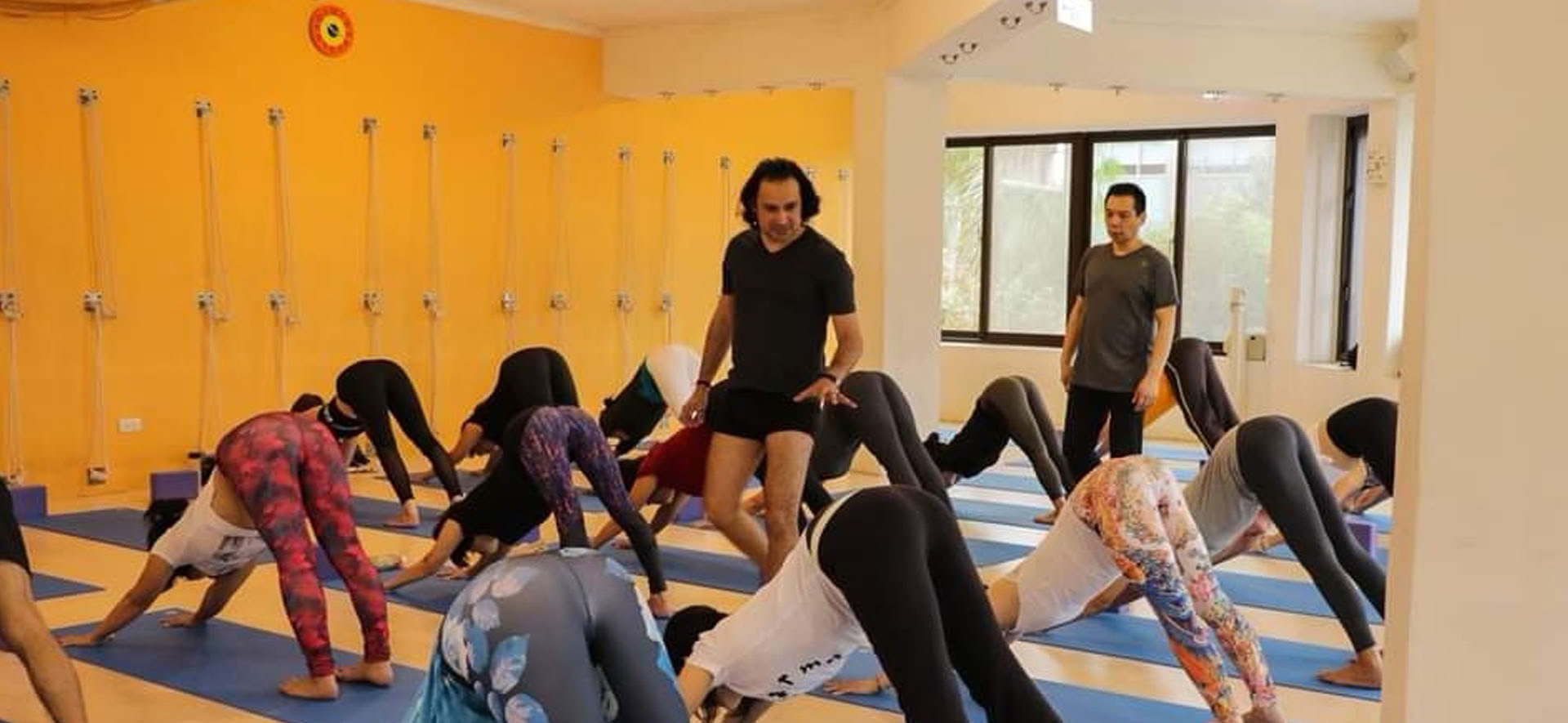 Yoga-retreatkurs av Om Yoga Rishikesh