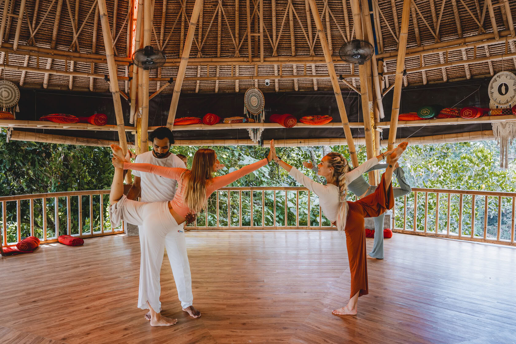 200 timmars yogalärarutbildning på Bali, Amertham