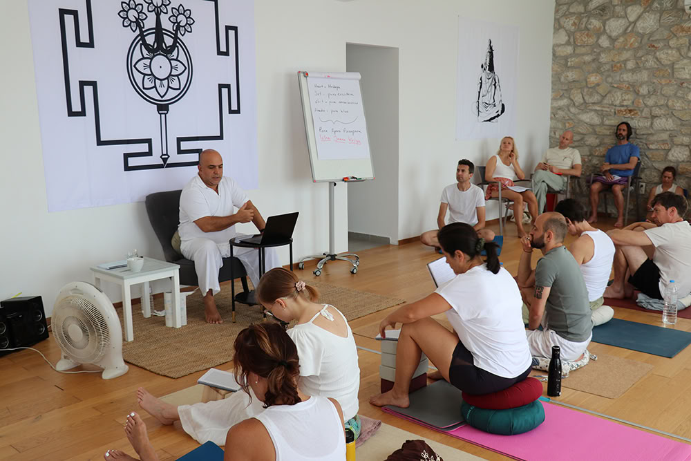 Den högsta tantran: workshop och retreat i kashmirisk shaivism