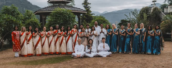 300-timmars yogalärarutbildning i Rishikesh – 28 nov. – 27 dec. 2026