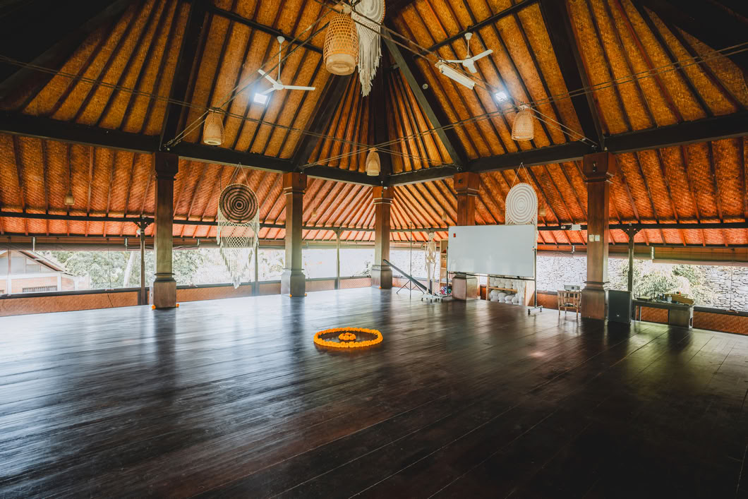 200-timmars/300-timmars hybrid yogalärarutbildning – 26 sep–5 okt