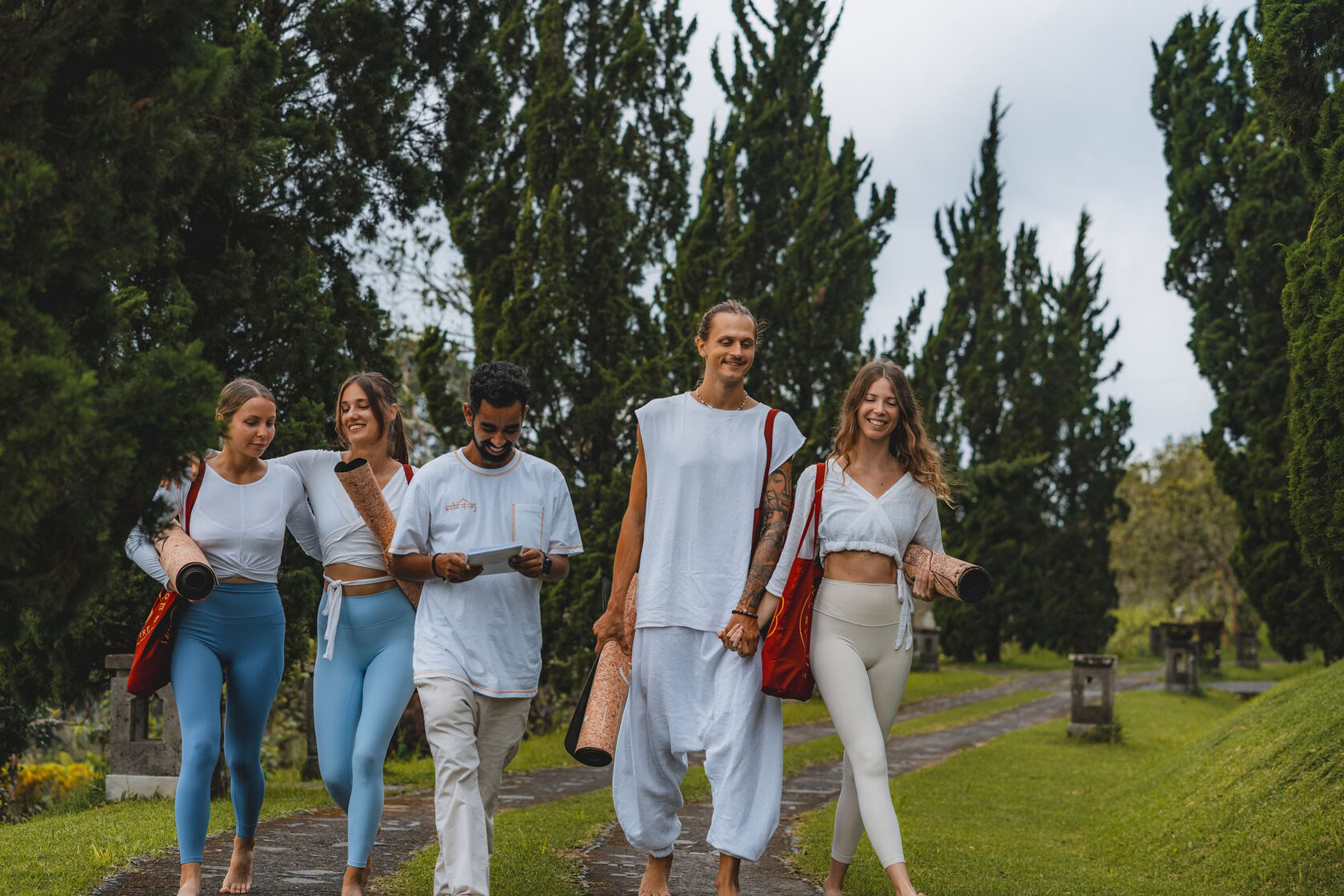 300-timmars yogalärarutbildning – 26 okt. – 21 nov. 2026