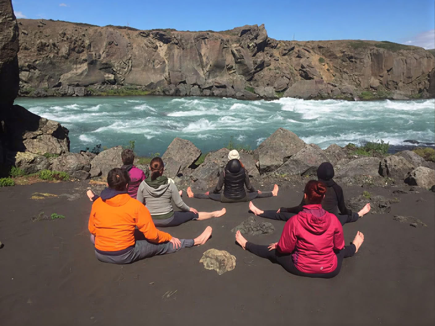 Yoga- och vandringsretreat under midnattssolen på Island – datum 2025