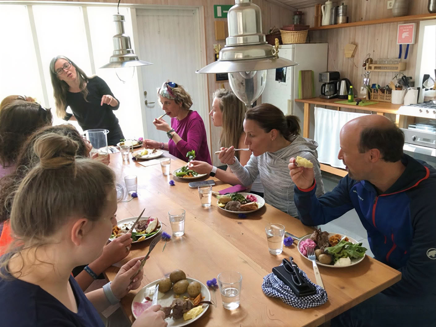 Yoga- och vandringsretreat under midnattssolen på Island – datum 2026