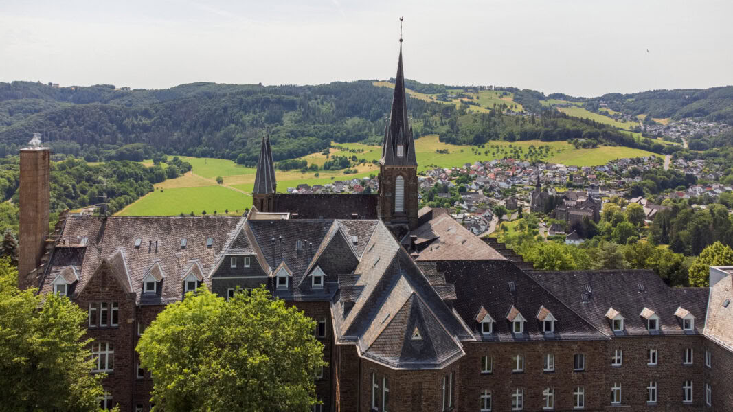 Yoga-detox-retreat med vandring på Kloster Waldbreitbach