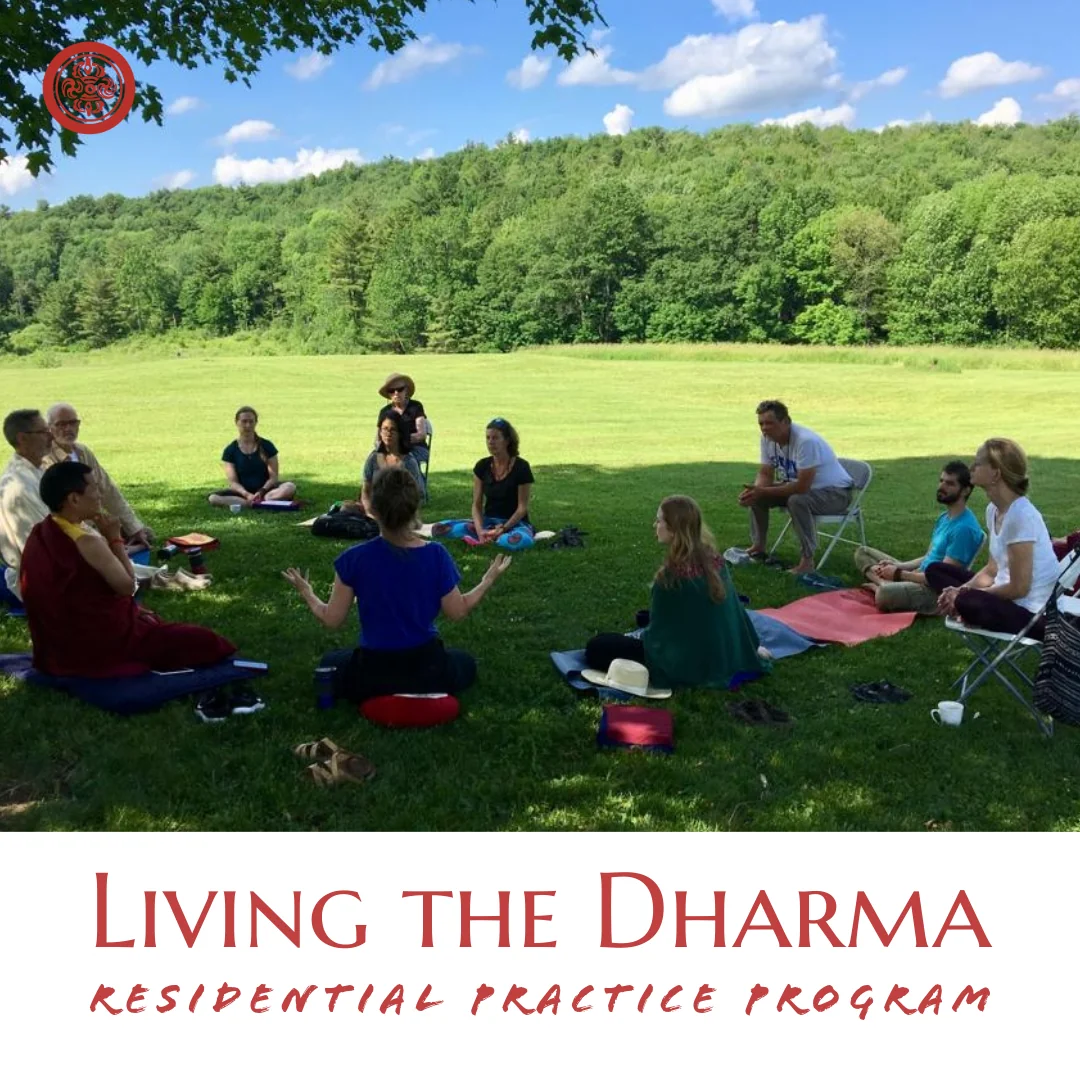 Att leva dharma: boende praktikprogram